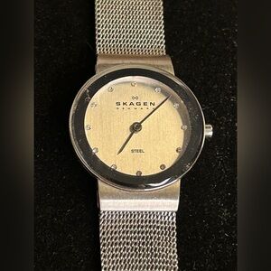 VINTAGE- SKAGEN WOMEN'S WATCH, JEWEL HOUR MARKERS, MESH STRAP